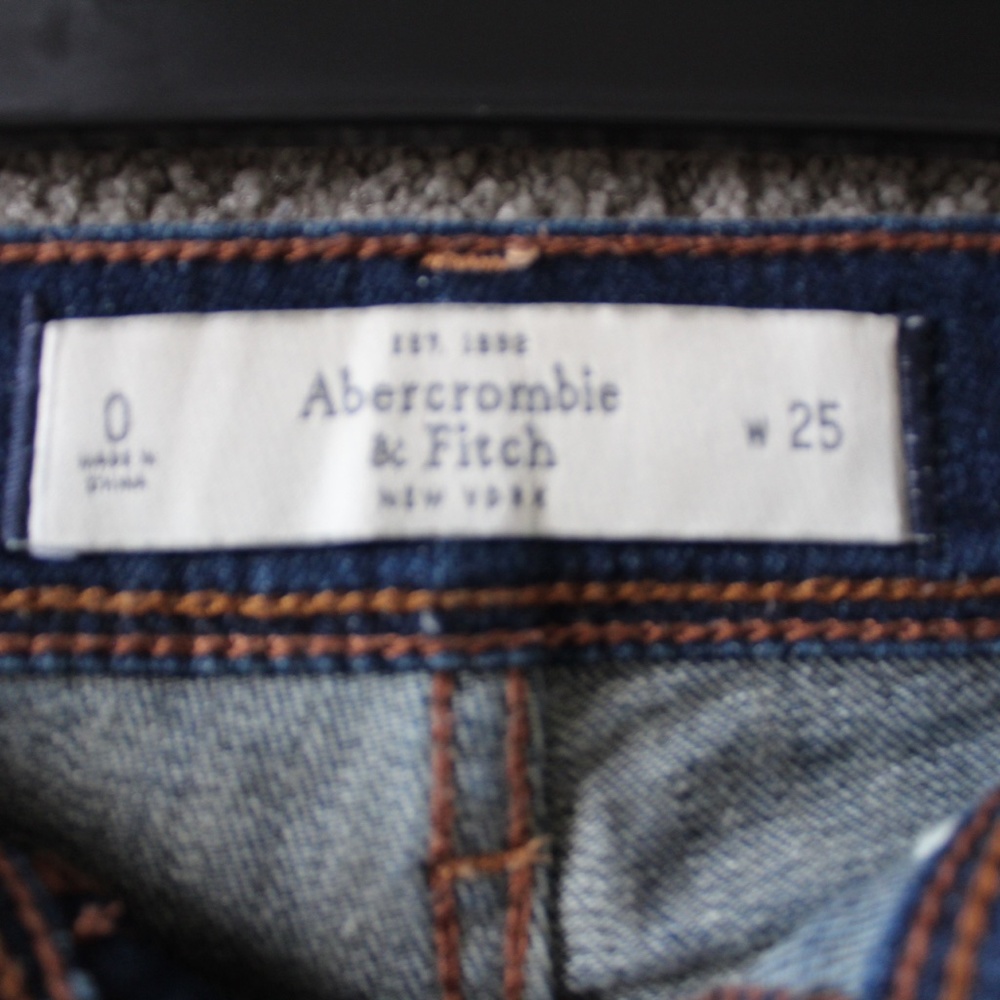 Abercrombie & Fitch jean shorts 25 - Picture 4 of 4